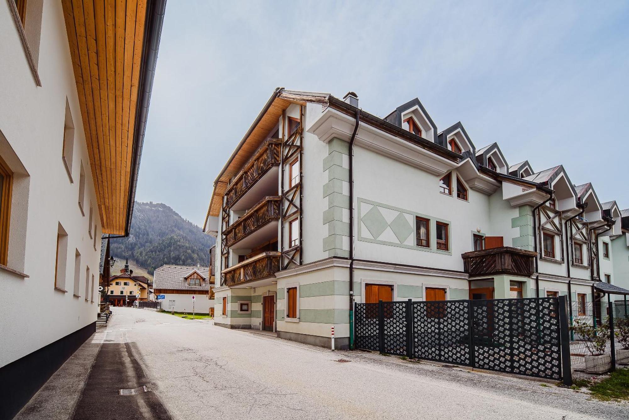 Apartments Slavec With Free Onsite Parking Kranjska Gora Bagian luar foto