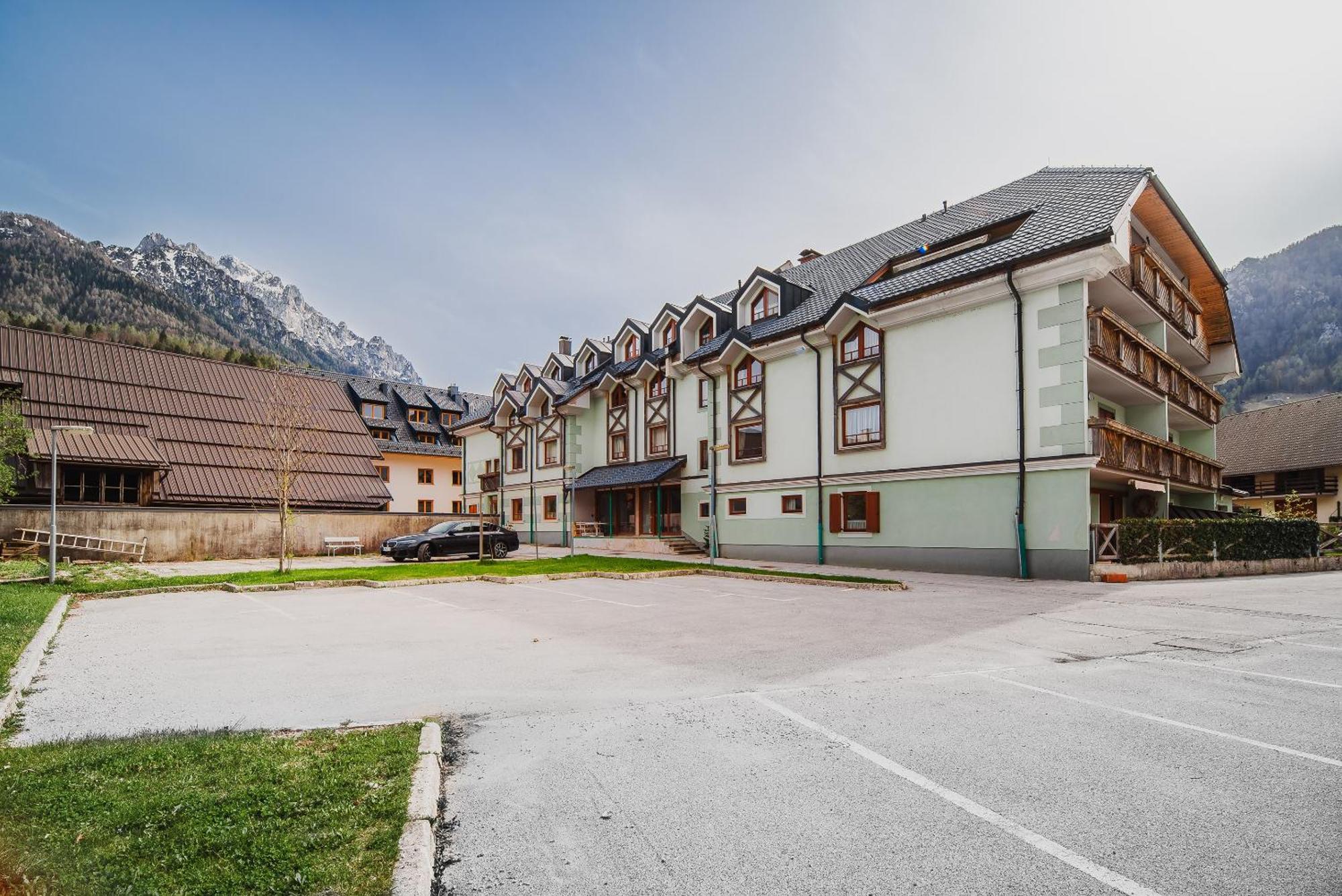 Apartments Slavec With Free Onsite Parking Kranjska Gora Bagian luar foto